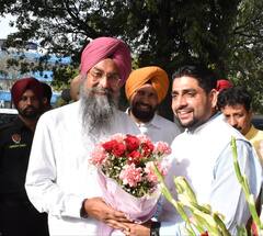 ਸਰਕਟ ਹਾਊਸ ਵਿਖੇ  ਪੰਜਾਬ ਵਿਧਾਨ ਸਭਾ ਸਪੀਕਰ ਕੁਲਤਾਰ ਸਿੰਘ ਸੰਧਵਾਂ ਨੂੰ ਦਿੱਤਾ ਗਿਆ ਗਾਰਡ ਆਫ ਆਨਰ