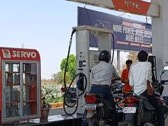 MP petrol diesel price: मध्य प्रदेश में तीसरे दिन भी बढ़े पेट्रोल- डीजल के दाम, जनता पर पड़ रही महंगाई की मार
