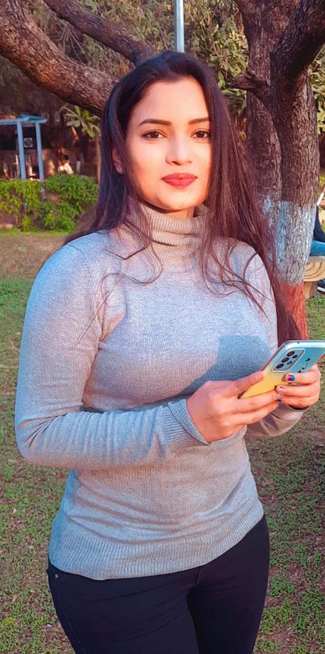 या फोटोंनी तिने रसिकांची मने जिंकली आहेत. (photo: rajeshwariofficial/ig)