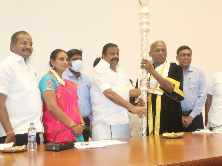 Salem Corporation First Council Members Meeting; AIADMK walkout alleging election irregularities. சேலம் மாநகராட்சியின் முதல் மாமன்ற உறுப்பினர்கள் கூட்டம்; தேர்தலில் விதிமீறல் நடந்ததாக அதிமுகவினர் வெளிநடப்பு.