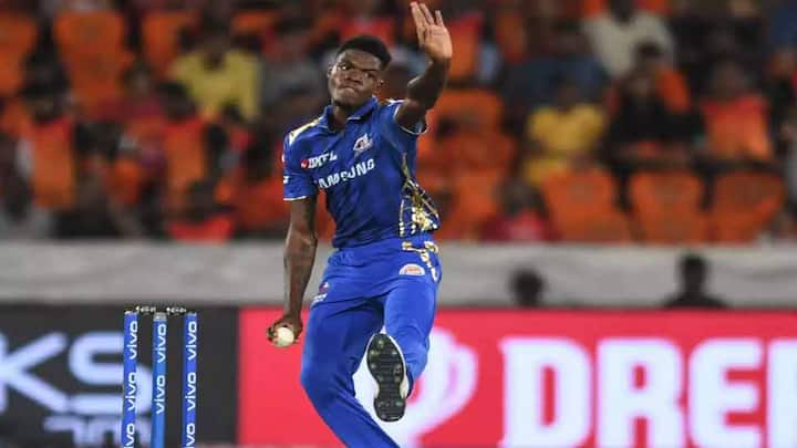 બે વર્ષ પહેલા મુંબઈ ઈન્ડિયન્સ તરફથી રમતા અલઝારી જોસેફે સનરાઈઝર્સ હૈદરાબાદ સામે શાનદાર પ્રદર્શન કર્યું હતું અને 3.4 ઓવરમાં 12 રન આપીને 6 વિકેટ લીધી હતી. પોતાના સ્પેલમાં સૌથી વધુ વિકેટ લેવાનો રેકોર્ડ અલ્ઝારી જોસેફના નામે છે.