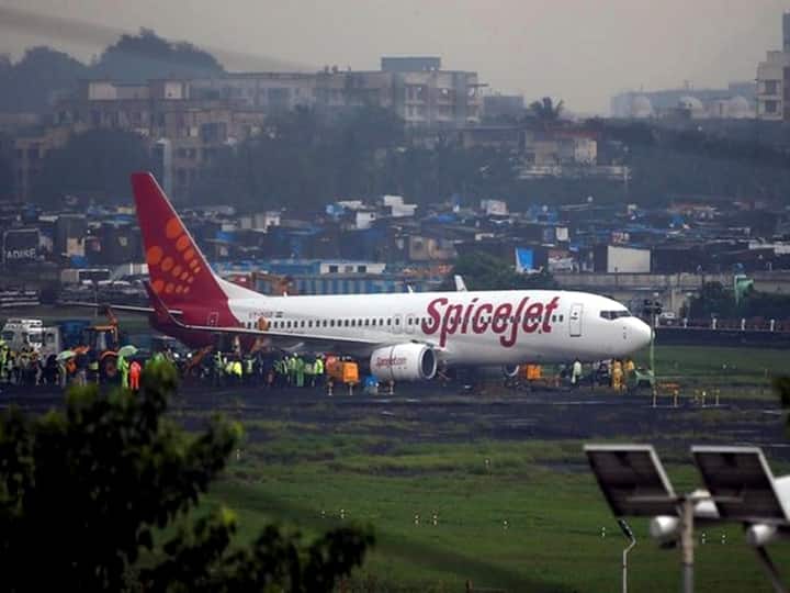 SpiceJet Flight Collides With Electric Pole At Delhi Airport With Passengers Onboard SpiceJet Flight Collides With Electric Pole At Delhi Airport With Passengers Onboard