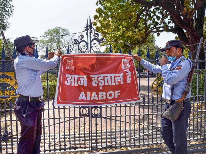 Kerala Govt Prohibits Employees From Participating In Strike After HC Directive Kerala Govt Prohibits Employees From Participating In Strike After HC Directive