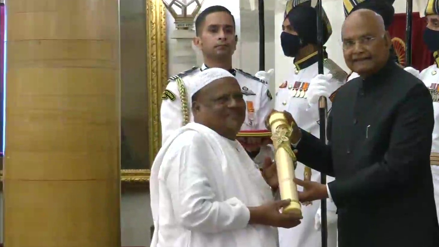 IN Pics| Neeraj Chopra, Sonu Nigam And Others Receive Padma Awards From ...