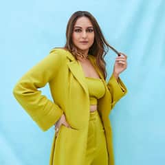 Sonakshi Sinha Photos: అరిటాకురంగు ఔట్ ఫిట్ లో సోనాక్షి అదిరిపోలా