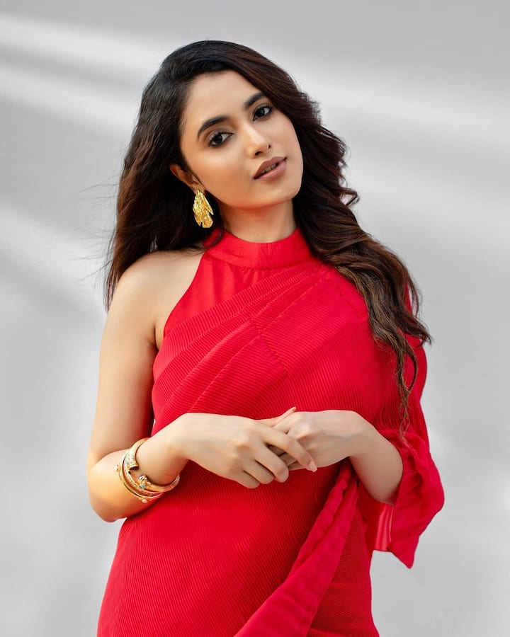 பொல்லாத வயச சீண்டித்தான் போனாயே தடுத்தாலும் உனக்கே விழுவேன் நானே