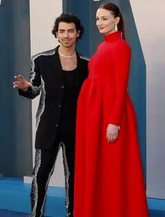 Photos: ਆਸਕਰ ਈਵੈਂਟ 'ਚ ਪਤੀ ਨਾਲ ਪਹੁੰਚੀ ਪ੍ਰਿਅੰਕਾ ਚੋਪੜਾ ਦੀ ਭਾਬੀ ਸੋਫੀ ਟਰਨਰ, ਵੇਖੋ ਤਸਵੀਰਾਂ