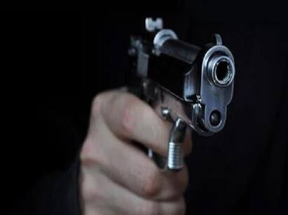 man shot dead in keralas idukki after a tiff over beef curry at roadside eatery ஓட்டலில் தீர்ந்து போன பீப் கறி: ஆத்திரமடைந்து துப்பாக்கிச்சூடு நடத்திய வாலிபர் கண்டக்டர் பலி!