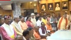 यूपी चुनाव का रिजल्ट आने के बाद पहली बार इस तरह से मिले CM Yogi और Akhilesh Yadav