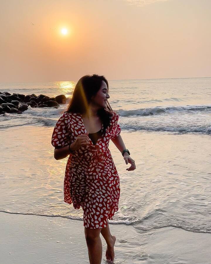 దీప్తి సునయన ఫోటోలు -Image credit: Deepthi Sunaina/Instagram
