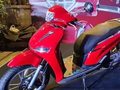 पहिल्यांदाच इलेक्ट्रिक स्कूटरमध्ये आले 'हे' फीचर्स, जाणून घ्या किंमत आणि स्पेसिफिकेशन