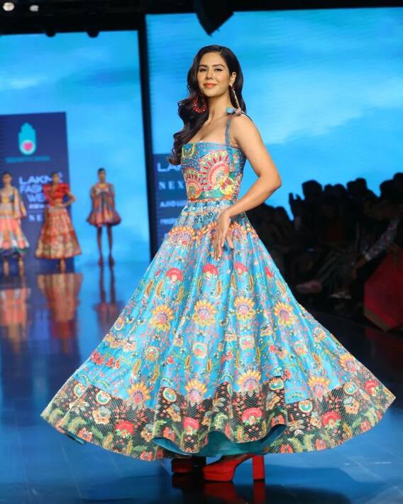 ਲੈਕਮੇ ਫੈਸ਼ਨ ਵੀਕ ‘ਚ ਸੋਨਮ ਬਾਜਵਾ ਦਾ ਜਲਵਾ