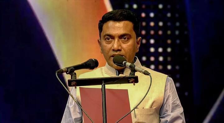 प्रमोद सावंत की कैबिनेट में चार नए चेहरे को जगह मिली है. इनमें रोहन खौंटे, रवि नाइक, अतानासियो मोनसेराते और सुभाष शिरोडकर शामिल हैं.