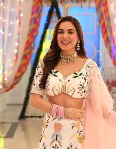 ਰੂਪ 'ਚ ਇੰਨੀ ਸਾਦਗੀ, ਸ਼ਰਧਾ ਆਰਿਆ ਦੀਆਂ ਖੂਬਸੂਰਤੀ ਭਰੀਆਂ ਤਸਵੀਰਾਂ ਨੇ ਕੀਲਿਆ ਫੈਨਜ਼ ਦਾ ਦਿਲ