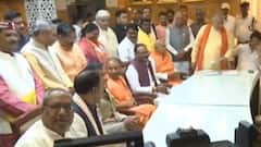 CM Yogi और Akhilesh Yadav ने विधानसभा में ली विधायक पद की शपथ । Hindi News । Top News