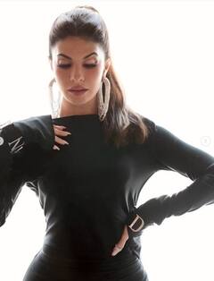 जैकलीन फर्नांडीज़ ने इस अदा से देखा 'मुड़ के', फैंस बोले-'कोई इतना खूबसूरत कैसे हो सकता है'