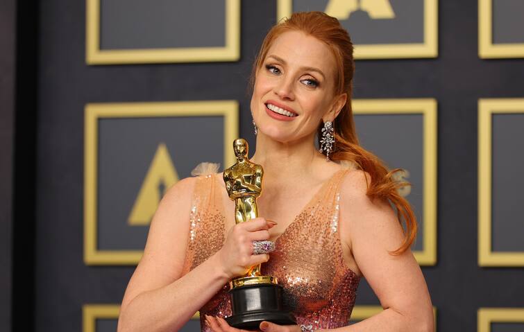 Jessica Chastain won oscar award for best actress in role of The Eyes of Tammy Faye Academy Award 2022 Jessica Chastain : कोण आहे ऑस्कर विजेती सर्वोत्कृष्ट अभिनेत्री जेसिका चेस्टेन? जाणून घ्या तिचा आतापर्यंतचा प्रवास