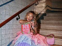 महिलेनं 21 दिवसांत 15 लोकांना डेट केलं अन् प्रेमावर पुस्तक लिहिलं! आता म्हणतेय...