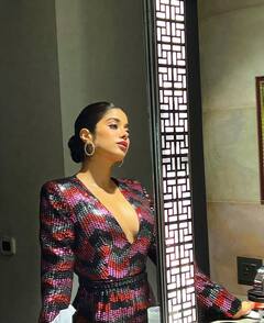 PHOTO: लॅक्मे फॅशन वीकमध्ये जान्हवी कपूरचा घायाळ करणारा लूक : फोटो पाहा!