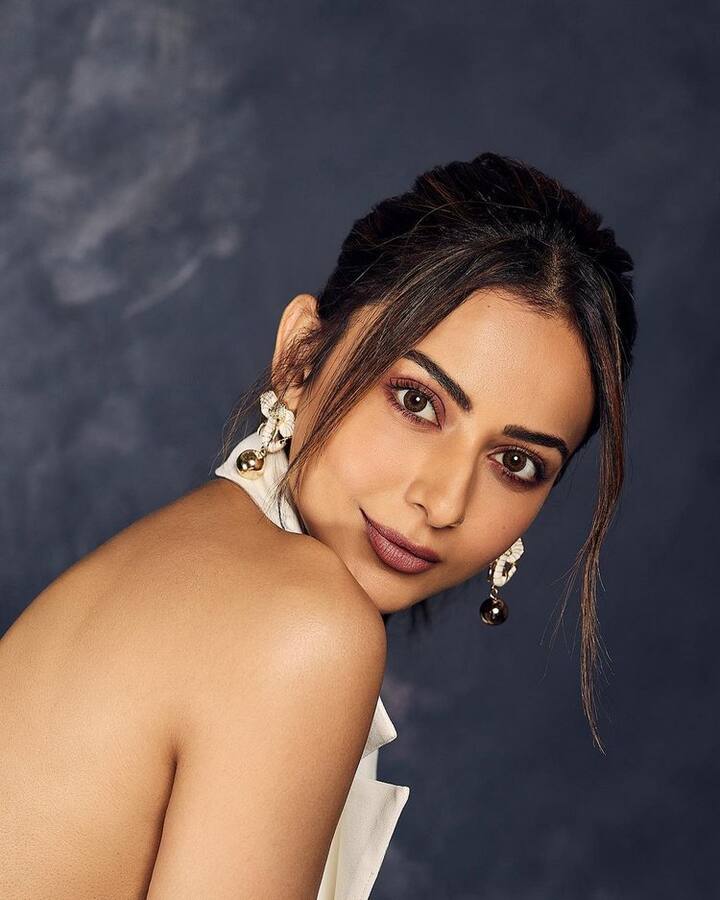 రకుల్ లేటెస్ట్ ఫోటోలు (Photo Courtesy: Rakul Instagram)