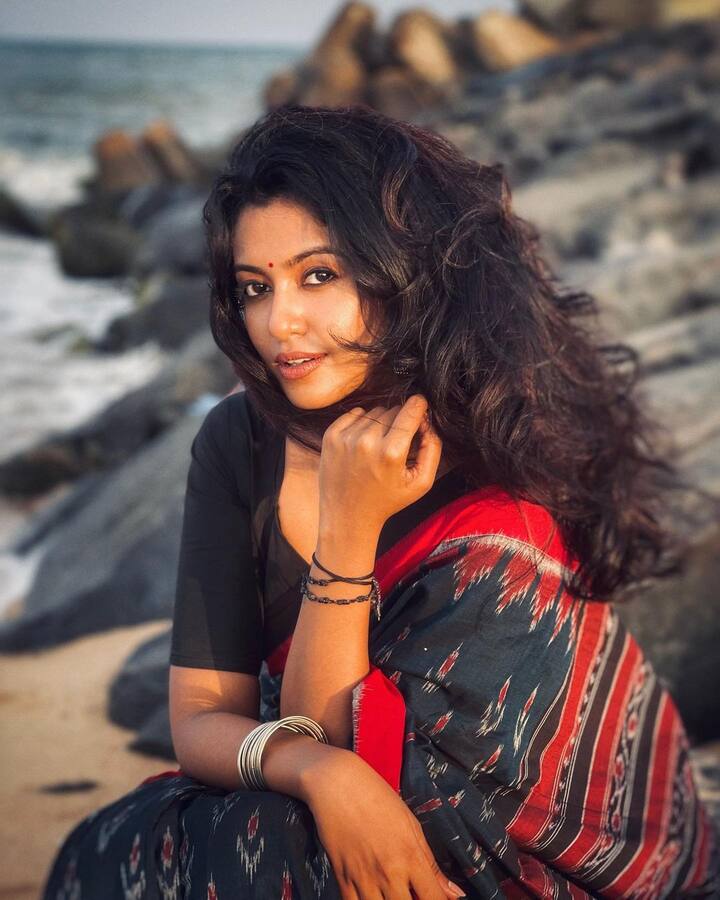 புத்தம் புது காலை.. பொன்னிற வேளை..