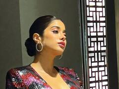 PHOTO: लॅक्मे फॅशन वीकमध्ये जान्हवी कपूरचा घायाळ करणारा लूक : फोटो पाहा!