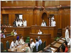 दिल्ली विधानसभा में भिड़े AAP-BJP विधायक, नारेबाजी कर रहे BJP के 3 MLA को स्पीकर ने निकाला, फिर वापस लिया निष्कासन