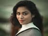 Actress Indhuja : கருப்பு வெள்ளை பூக்களாய் மலர்ந்த இந்துஜா... அடடே! க்ளிக்ஸ்