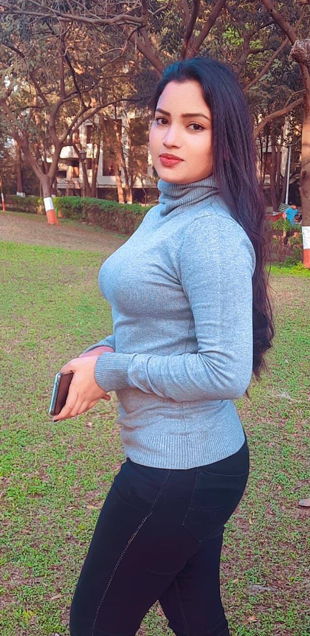 तिचे फोटो चाहत्यांच्या पसंतीस उतरले असून त्यावर अनेक कमेंट्सदेखील येत आहेत. राजेश्वरी नेहमीच इन्स्टाग्राम, फेसबुकवर तिचे फोटो नेहमी शेअर करत असते.