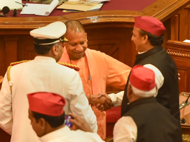 Yogi Adityanath And Akhilesh Yadav Came Face To Face First Time In Up 