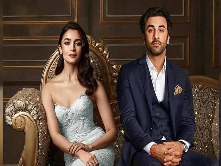 Saree Designer Beena Kannan Shared Ranbir Kapoor And Alia BHatt Photo Creating Buzz On Social Media क्या शादी करने वाले हैं रणबीर कपूर और आलिया भट्ट? इस तस्वीर से तेज हुईं चर्चाएं