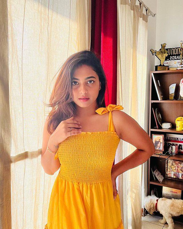 తన తెలంగాణ యాస, డాన్స్ లతో ప్రేక్షకులను ఆకట్టుకుంది. (Photo Courtesy: Alekhya Harika Instagram)
