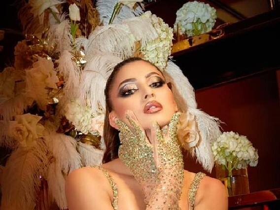 उर्वशी रौतेलाच्या हॉट अदा