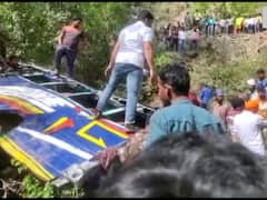 Jammu Kashmir Bus Accident: जम्मू कश्मीर के नौशेरा में बड़ा हादसा, खाई में गिरी बस, 1 की मौत, 56 घायल