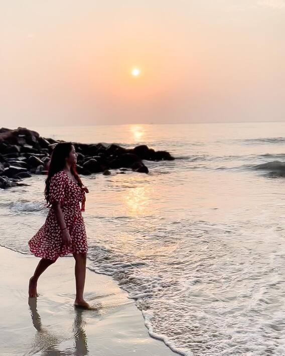 Deepthi Sunaina: కోచి బీచ్‌లో దీప్తి సునయన పరుగులు, షన్నూ చూశాడా?