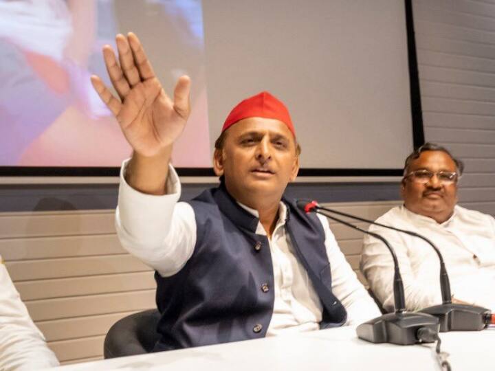 Akhilesh yadav Attacks Yogi adityanath led UP BJP govt over bijnor murder and Ghaziabad loot incident सरकार पेट्रोल से लोगों को लूट रही है और यूपी के बेखौफ अपराधी पेट्रोल पंपवालों को, Akhilesh Yadav का BJP पर वार