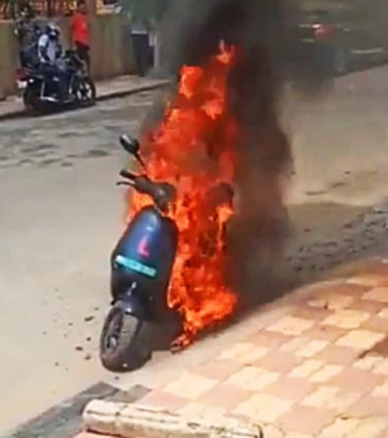Ola S1 electric fire: Are electric scooters unsafe detail inside Ola S1 ઇલેક્ટ્રિક ફાયર: શું ઇલેક્ટ્રિક સ્કૂટર અસુરક્ષિત છે ?