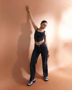 अटॅकच्या प्रमोशनसाठी रकुल प्रीतने केला डेनिम स्ट्रीट-स्टाईल लुक; पाहा फोटो!