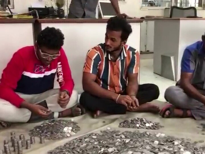 Tamil Nadu Youth Buys Dream Bike By Paying Rs 2.6 Lakh In Re 1 Coins Denomination - See Pics