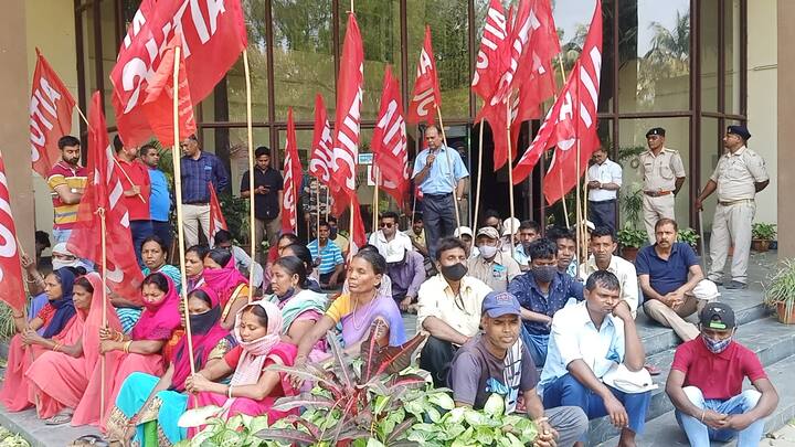 20 Crores workers, employees demonstrated against the policies of the government on the first day of the nationwide strike