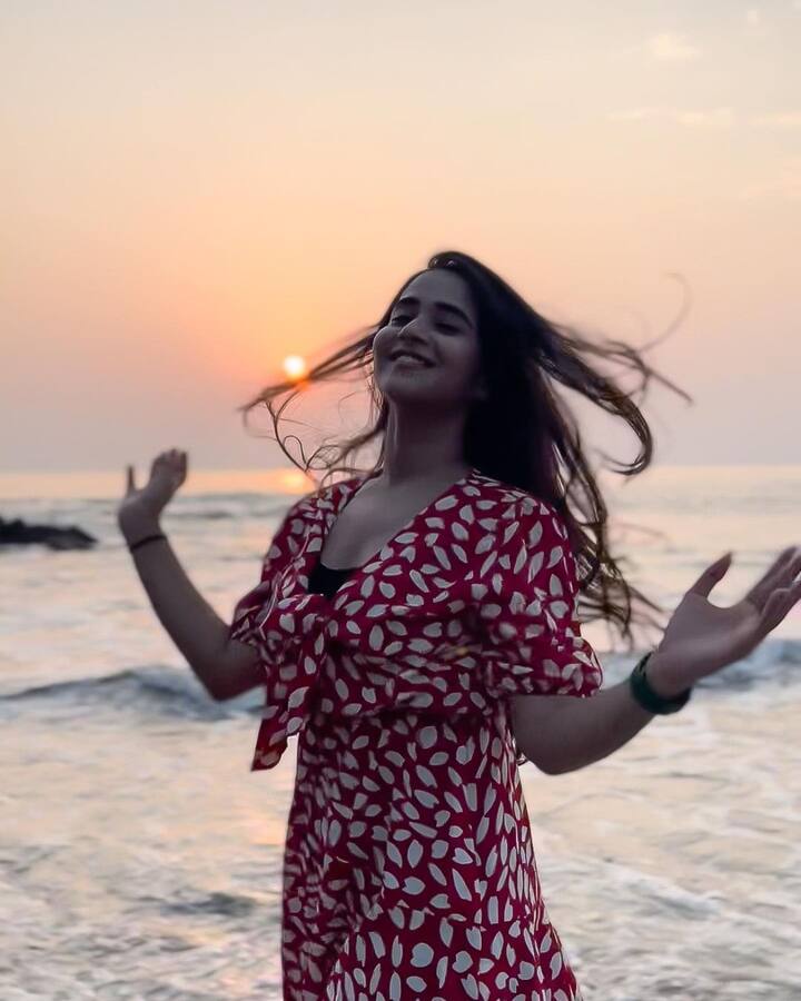 దీప్తి సునయన ఫోటోలు -Image credit: Deepthi Sunaina/Instagram