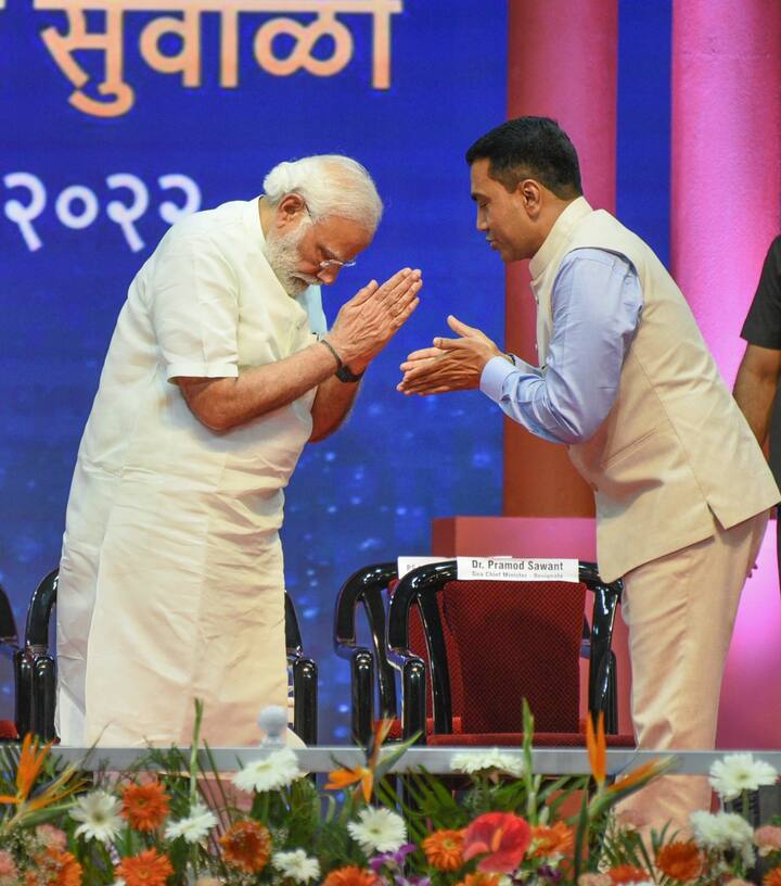 गौरतलब है कि तत्कालीन सीएम मनोहर पर्रिकर के निधन के बाद सावंत को पहली बार 2019 में मुख्यमंत्री नियुक्त किया गया था और उन्हें अपने आलोचकों से आलोचना का सामना करना पड़ा था, जिन्होंने उन्हें एक आकस्मिक मुख्यमंत्री कहा था.