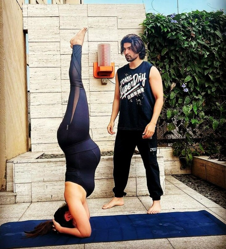 International Yoga Day 2023: CelebritInternational Yoga Day 2023: The Story  Of Celebrity Yoga Expert Anshuka Parwani Who Embraced The Practice After A  Near Fatal Bike Accidenty Yoga Expert Anshuka Parwani