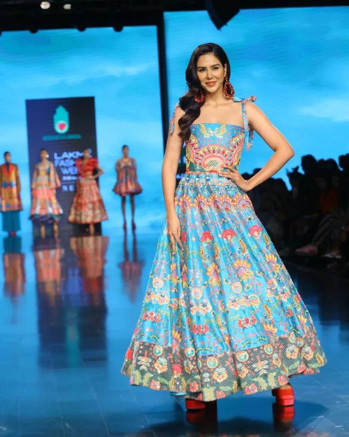 ਪੰਜਾਬੀ ਅਦਾਕਾਰਾ ਸੋਨਮ ਬਾਜਵਾ ਦੀ ਗੱਲ ਕਰੀਏ ਤਾਂ ਉਸ ਨੇ ਆਪਣੇ ਸਿੰਪਲ ਲੁੱਕ ਨਾਲ ਸਾਰਿਆਂ ਦਾ ਦਿਲ ਜਿੱਤ ਲਿਆ।