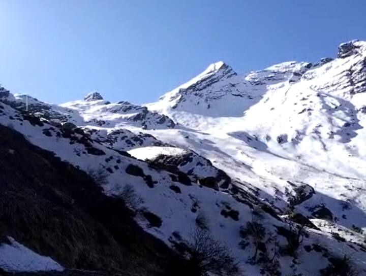 Preparations starts to open Gurdwara Shri Hemkund Sahib, know when date will be announced ann Joshimath: जानिए- कब होगा हेमकुंड साहिब के कपाट खोलने की तारीख का एलान, अभी जमी है 10 फीट बर्फ