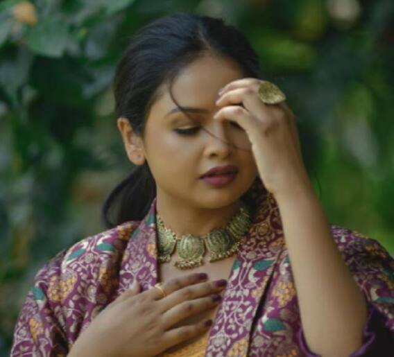 ‘आई कुठे काय करते’च्या ‘ईशा’चा ग्लॅमरस अंदाज!