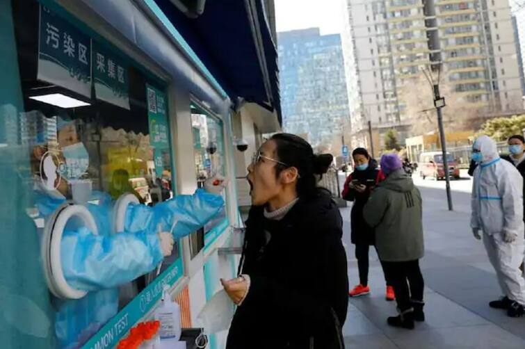 China Lockdown: Chinas financial hub confined to their homes as half of Shanghai goes into lockdown to curb Covid outbreak Corona Cases China: ચીનમાં ફરી લાદવામાં આવશે Lockdown, મોટા પાયે થઈ રહ્યું છે કોરોના ટેસ્ટિંગ