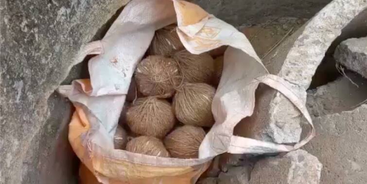 Birbhum: 35 fresh bombs and ingredients to make bombs recovered from Dubrajpur by police Birbhum: গোপন সূত্রে খবর পেয়ে পুলিশি অভিযান, দুবরাজপুরে উদ্ধার ৩৫টি তাজা বোমা