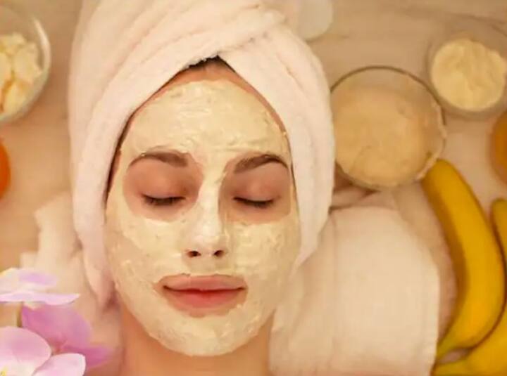 ਜੇਕਰ ਤੁਹਾਡੀ ਚਮੜੀ ਸੰਵੇਦਨਸ਼ੀਲ ਹੈ, ਤਾਂ ਸੇਬ ਨੂੰ ਪਾਣੀ ਵਿੱਚ ਉਬਾਲੋ ਅਤੇ ਇਸ ਨੂੰ ਮੈਸ਼ ਕਰੋ। ਹੁਣ ਇਸ 'ਚ ਅੱਧਾ ਕੇਲਾ ਅਤੇ 1 ਚਮਚ ਕਰੀਮ ਮਿਲਾ ਕੇ ਚਿਹਰੇ 'ਤੇ ਲਗਾਓ ਅਤੇ 15 ਮਿੰਟ ਬਾਅਦ ਪਾਣੀ ਨਾਲ ਧੋ ਲਓ।