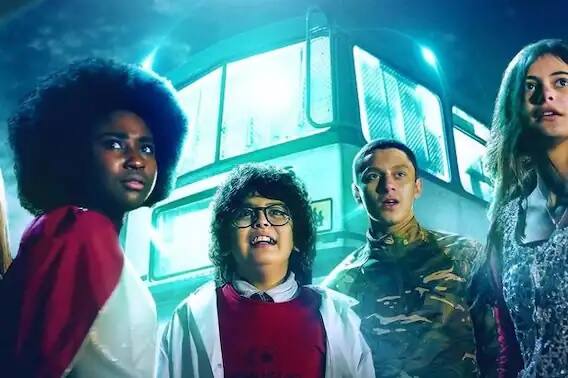 ધ લાસ્ટ બસ એક સાઈ-ફાઈ અને એક્શન વેબ સીરીઝ છે. આ સીરીઝ નેટફ્લિક્સ પર 1 એપ્રિલથી સ્ટ્રીમ થશે.